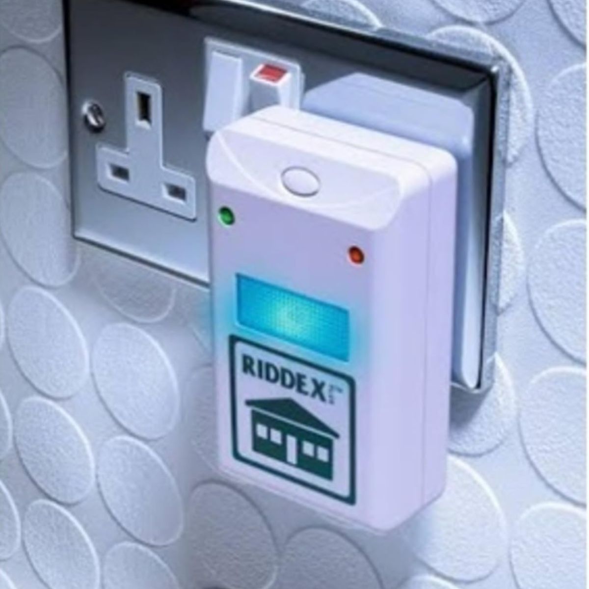 Repelente Eletrônico De Tomada Para Espanta Rato Formiga Barata Aranhas E Insetos Ultrassônico 110V/220V Bivolt