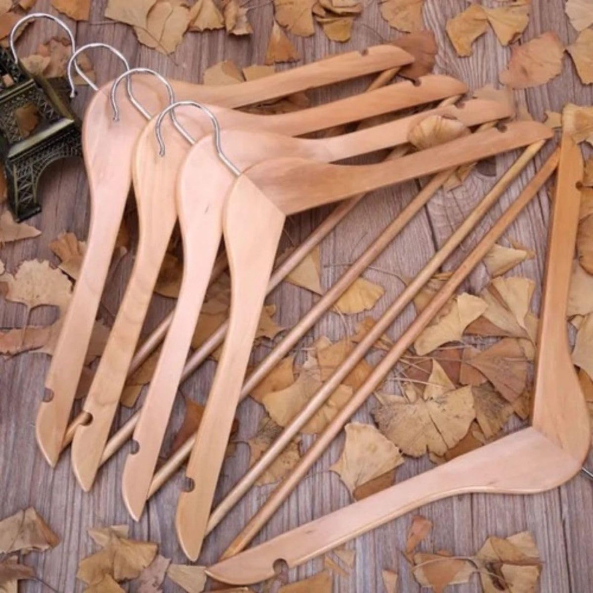 Kit 21 Cabides de Madeira Adulto Slim Envernizados com Barra Antideslizante e Rachadura para Alça - Imagem 6